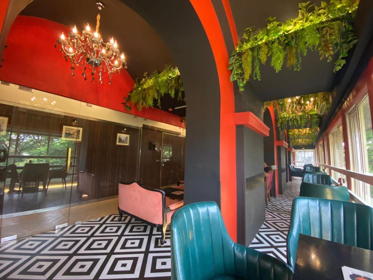 Gulf Hotel Mumbai- The Boutique Hotel Colaba Mumbai  Buitenkant foto