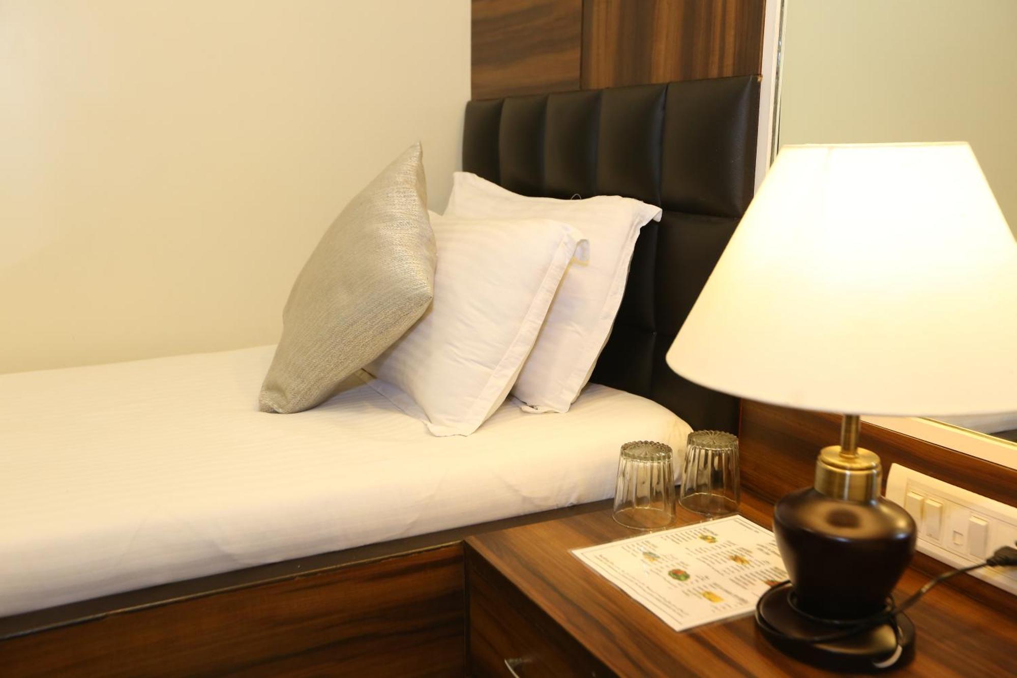 Gulf Hotel Mumbai- The Boutique Hotel Colaba Mumbai  Buitenkant foto