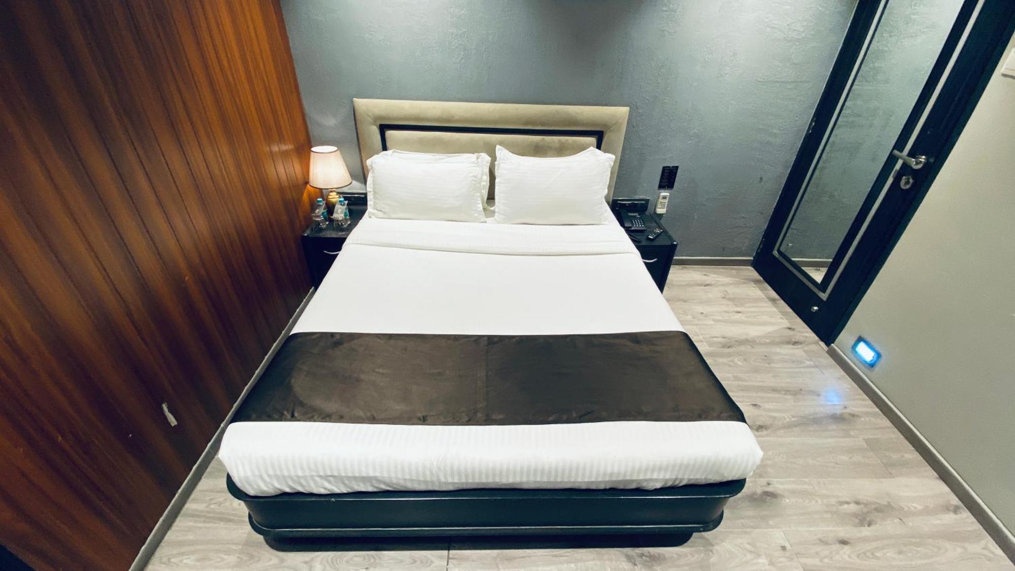 Gulf Hotel Mumbai- The Boutique Hotel Colaba Mumbai  Buitenkant foto