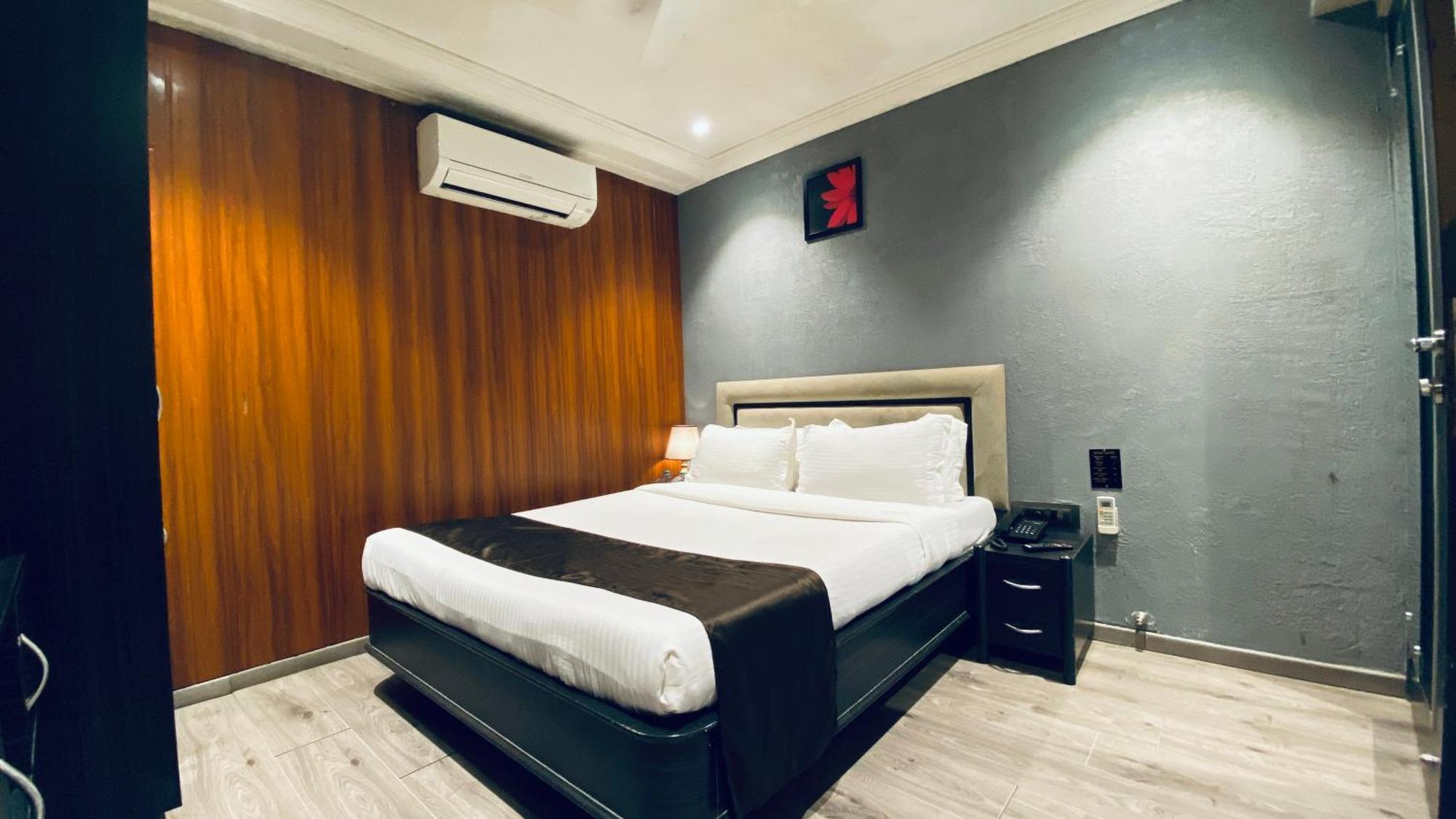 Gulf Hotel Mumbai- The Boutique Hotel Colaba Mumbai  Buitenkant foto